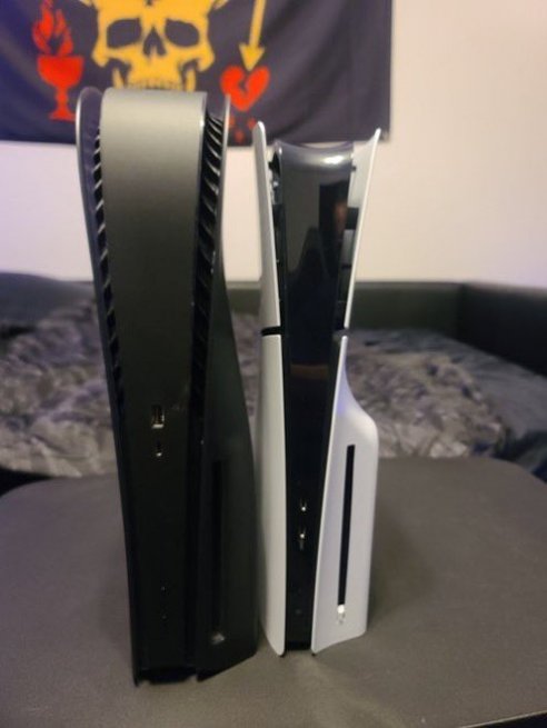 PlayStation dévoile sa PS5 Slim : nouveau look, 30 % plus petite, plus de  mémoire